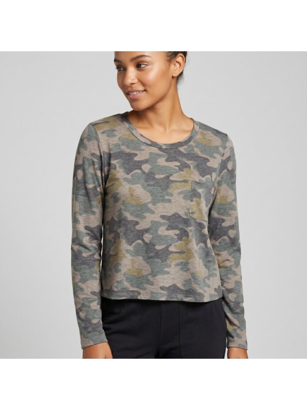 Tresics Women's Long Sleeve Camo Print Crew Neck Top Shirt in size Large NWT